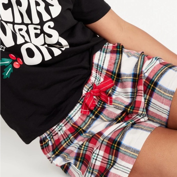 Multiple Old Navy Tarten Plaid Pajama Shorts
Christmas Pajamas
Jingle Jammies - Picture 3 of 4